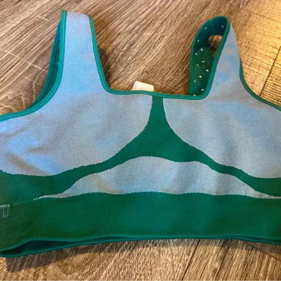 Fabletics Green and White Activewear Set - Picture 7 of 12